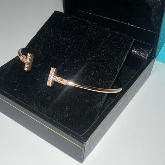 Tiffany & Co. T Diamond Wire Bracelet - 18K Rose Gold, Medium, 0.24ct - Picture 8 of 12